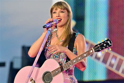 Taylor Swift First Female Artist To Have 4 Albums On Billboard Top 10