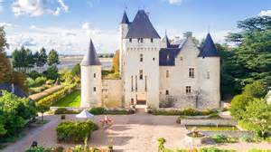 Come travel the back roads of loire valley, france during this 6 day/5 night, active, small group tour through the center region of france (le centre in french) to discover both spectacular french mediaeval and renaissance history during this award winning loire valley france castles tour adventure. Which castle to visit in the Loire Valley in 2020? / Stay ...
