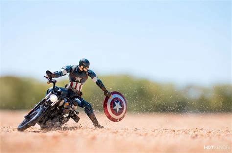 Photographer Brings Action Figures To Life In Charismatic Photos