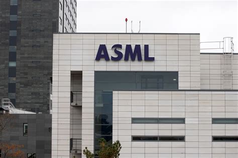 Asml Hit With More Dutch Restrictions On China Chip Operations Bloomberg