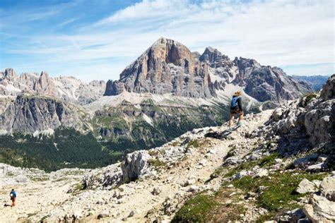 How To Hike To Rifugio Averau And Rifugio Nuvolau Earth Trekkers