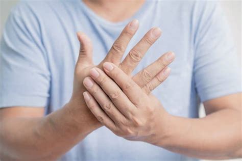 What Causes Numbness And Tingling In The Right Arm And Hand At Work