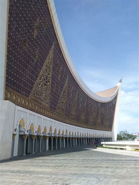 Masjid Raya Sumbar Masjid Unik Kebanggaan Urang Awak Oleh Weni