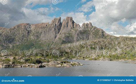 塔斯马尼亚迷宫中密集的mt Geryon湖 库存图片 图片 包括有 塔斯马尼亚岛 公园 本质 平静 273388567