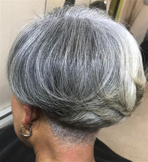 Similar to a men's shave, it is considerably shorter than the front and slightly longer in let your hair blinked upwards to have a constantly hyperactive look! 65 Gorgeous Gray Hair Styles in 2020 | Transition to gray ...