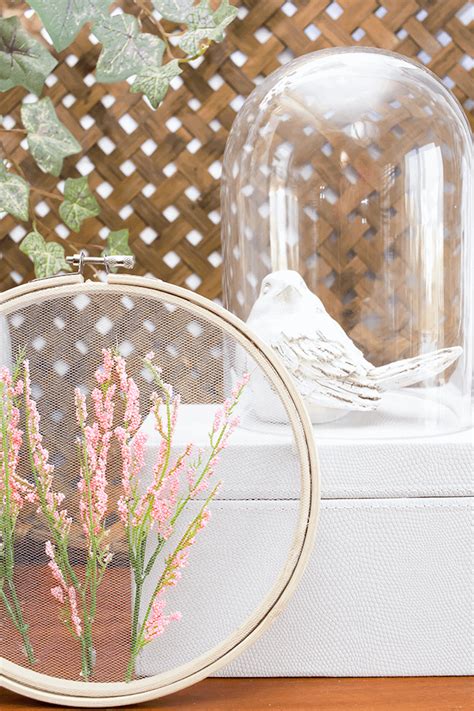 Lovely Embroidery Hoop Home Decor Using Tulle And Synthetic Flowers