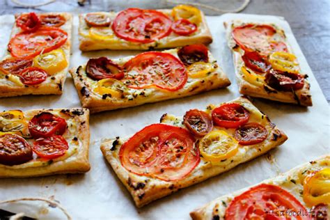Mini Pizza Hapjes Van Bladerdeeg Met Tomaat It S A Food Life