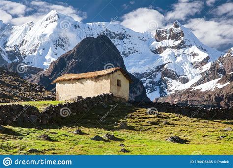 Ausangat Andes Mountains In Peru Stock Image Image Of Cuzco Chalet