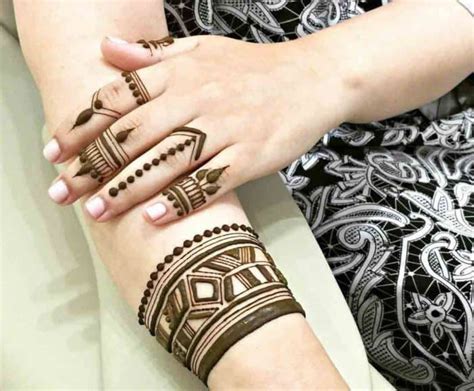 25 Magnificent Henna Cuff Designs For Inspiration Sheideas