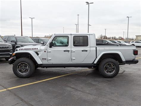 2023 Jeep Gladiator Rubicon 13 Miles 4d Crew Cab Silver Zynith
