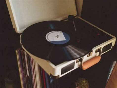 6 Best Vinyl Record Players With Speakers Buyers Guide Jive Vibes