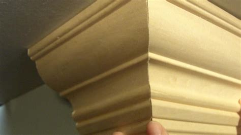 How To Cut Crown Molding Outside Corners For Beginners Youtube
