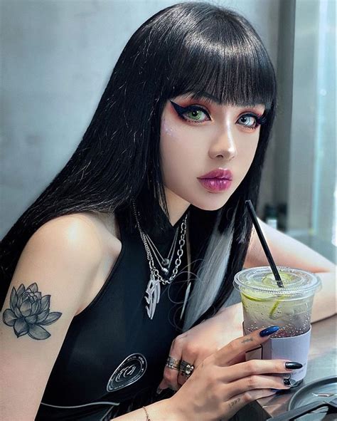 kina shen kinashen fotos e vídeos do instagram asian girl beauty gothic beauty