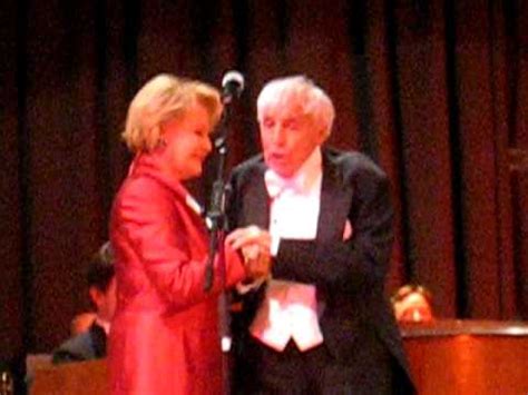 Im feuerstrom der reben.herr chevalier, ich grüße sie wolfgang windgassen & renate holm & erich kunz & heinz holecek & gundula janowitz & waldemar. Johannes Heesters / Renate Holm - RARITÄT 2009 - YouTube