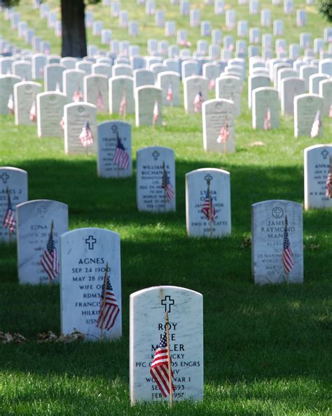 Filegraves At Arlington On Memorial Day Wikimedia Commons