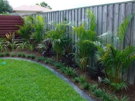Easy And Cheap Backyard Privacy Fence Design Ideas 08 Tropical Garden
