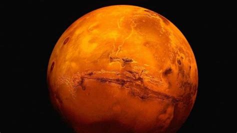 كوكب المريخ له قمران يدوران حوله احداهما اسمه فوبوس فما هو اسم الاخر اسالنا
