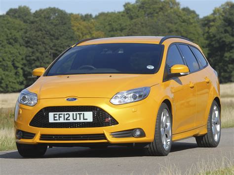 The focus itself boasts distinctive styling, but the st dials it up a notch or two. FORD Focus ST Estate - 2012, 2013, 2014, 2015, 2016, 2017 ...