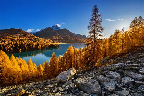 Der Silser Höhenweg Mit Blick Zum Silser See Im Engadin Im Herbst Foto