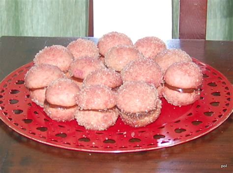 In effetti i dolcetti che andiamo a preparare hanno solo l'aspetto delle pesche, ma si tratta invece di gusci di pasta frolla ripieni di crema pasticcera e bagnati con. Finte pesche all'alchermes - Vegan blog - Ricette Vegane ...