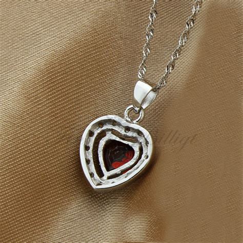 Kärlekshjärta 925 Silverhalsband Med Heart Cut Cubic Zirconia Röd