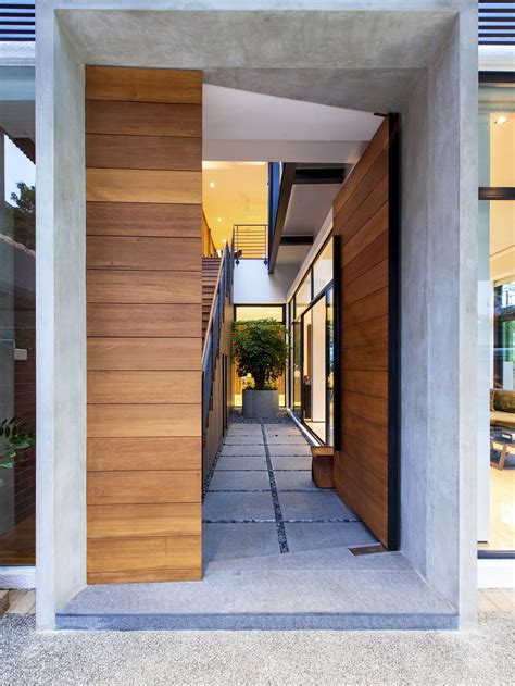 A Semi Detached House In Singapore Connects To Its Environment