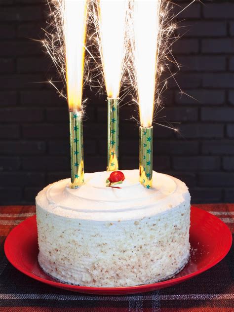 Free fire topo de bolo. Throw a Stylish Fourth of July Party | Cake sparklers, Wax ...