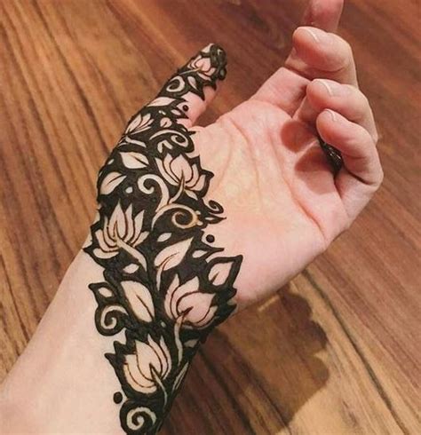 30 Lotus Mehndi Designs For Your Gorgeous Henna Design In 2020 Mehndi