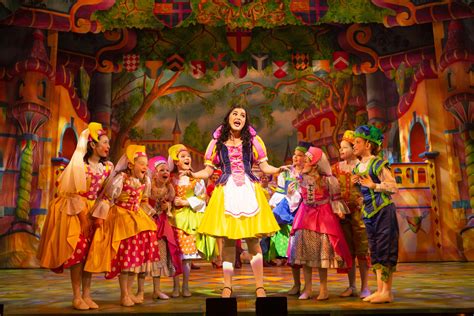 Theatre Review Snow White And The Seven Dwarfs Manchester Opera House