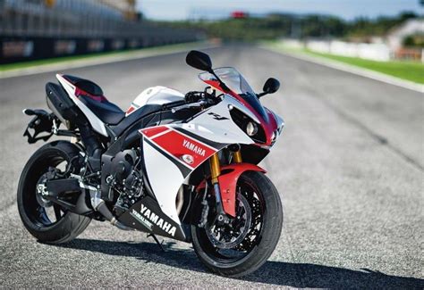 Team yamaha blue/matte silver, rapid red/pearl white, and. YAMAHA R1 (2012-2014) Review (com imagens) | Motos ...