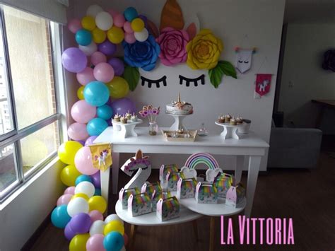 Los materiales más usuales para crear figuras de unicornio para baby shower, son los globos, estos son ideales para crear figuras, ya que tienen una gran diversidad de colores, esto permite crear. Decoración Fiesta Unicornio - $ 80.000 en Mercado Libre