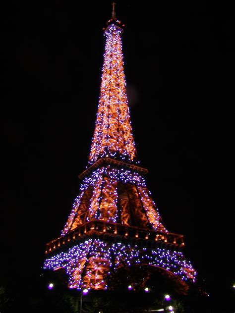 The Eifel Tower With Its Magical Laser Lights Paris Ciudad París