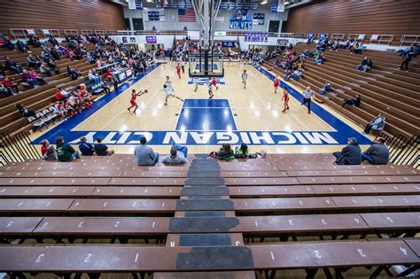 Big Indiana Gyms Tour 13 Of The Largest High School Gyms In The Us