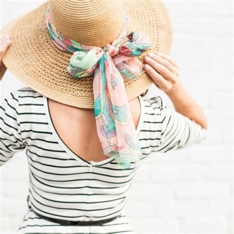 23 Chic Ways To Wear A Summer Scarf