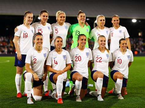 In de engeland voetbal fanshop als eerste het england uitshirt 2018/2019 in de kleur navy blauw. England to host Women's 2021 European Championships | The ...