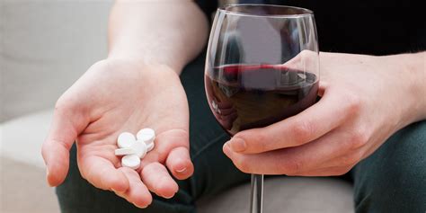 Oxycodone And Alcohol Why You Shouldnt Mix Them • The Willough At Naples