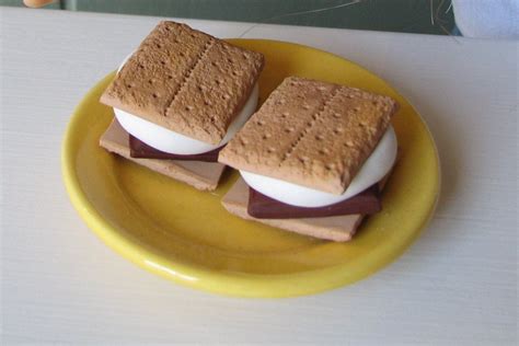 American Girl18 Doll Sized Food Pair Of Smores