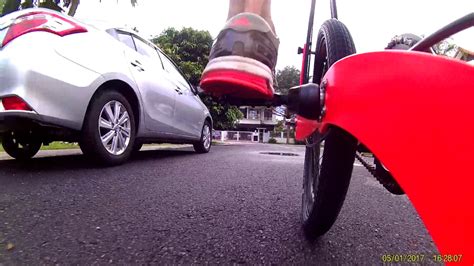 Examples of translating «loose» in context Halfbike on the loose in Malaysia - YouTube
