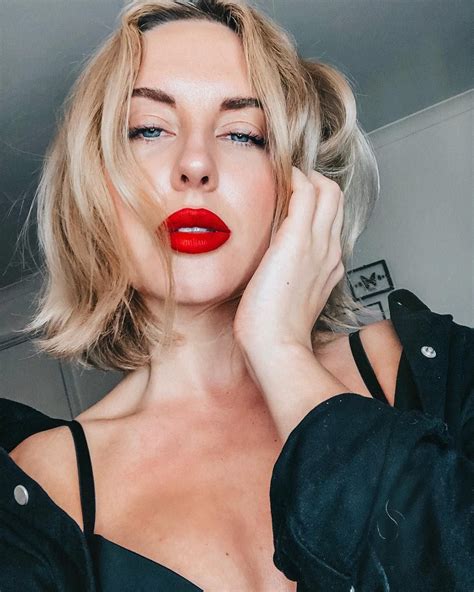 Red Lipstick By Fenty Beauty Bold Lipstick Inspiration Blonde Hair And Bright Red Lips