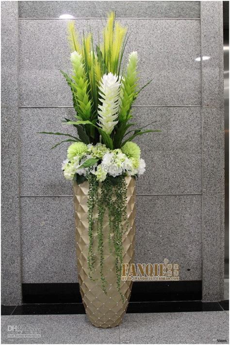On taking out of the box, the stems can be gently bent and arranged to suit the display area. 29 Spectacular Cube Vase Flower Arrangements | Decorative ...