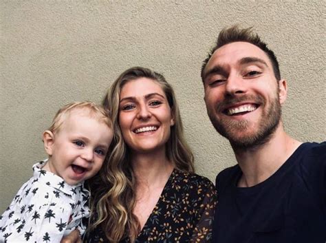 Sabrina è una parrucchiera professionista che ha lavorato anche per un brand di abbigliamento. Eriksen innamorato della sua Sabrina: ecco chi è la nuova ...