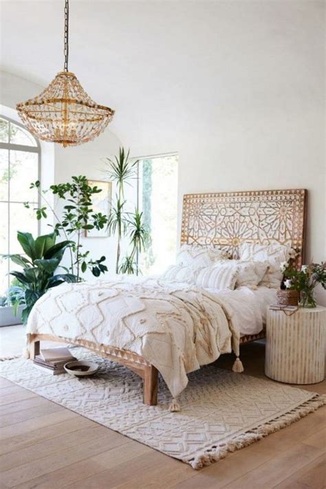In a small dorm room, every inch of space is valuable, so it's important to pick furniture that's both stylish and functional. 31+ Lovely Bedrooms With White Furniture | Boho chic ...