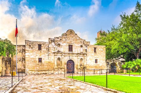 The Alamo In San Antonio A Historic Texan Landmark Go Guides