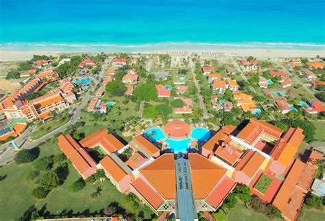 Kick back in the bar, beer garden and steakhouse or enjoy live entertainment in our arena. Hotel Be Live Experience Varadero | Belivehotels.com