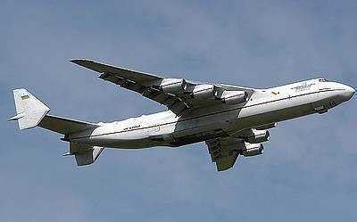 Посмотреть на самый большой самолёт в мире собрались от 40 до 50 тысяч человек. Самолет 225 антонов - Самолет Ан-225 «Мрия». Фото ...