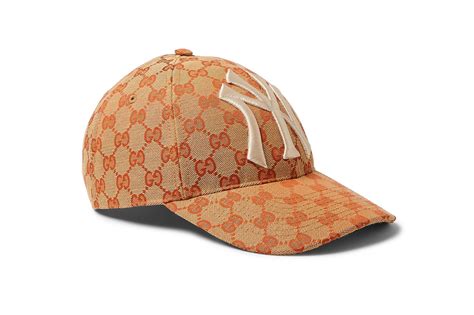 Shop the gucci official website. Gucci sort une caps Yankees habillée de son monogramme | WAVE®