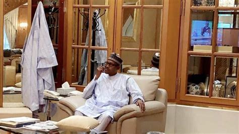 Buhari vows to deal with those destabilizing his govt. Photo of Buhari 'picking his teeth' has Nigerians talking ...