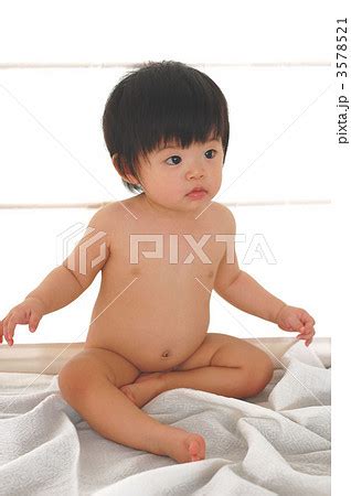裸 赤ちゃん 女の子の写真素材 3578521 PIXTA