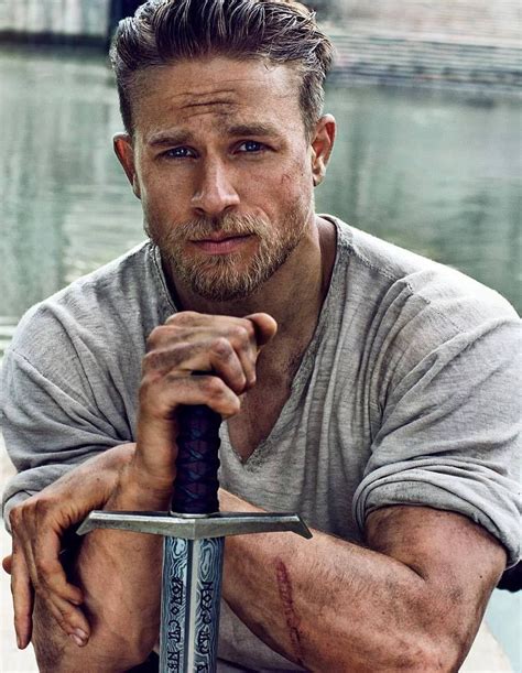 Charie Hunnam Para Entertainment Weekly Julio God Knows Who This