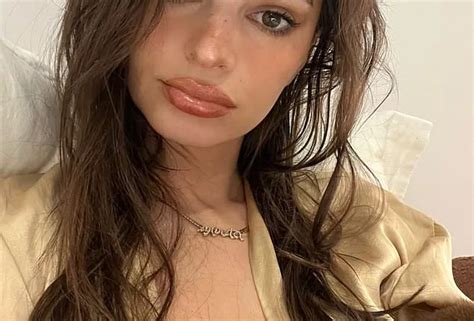 Emily Ratajkowski Puts On A Busty Display In Unbuttoned Top As She Poses In Pouty Late Night